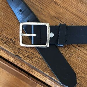 Rag and bone gorgeous men’s black leather with light distressed brass buckle 38